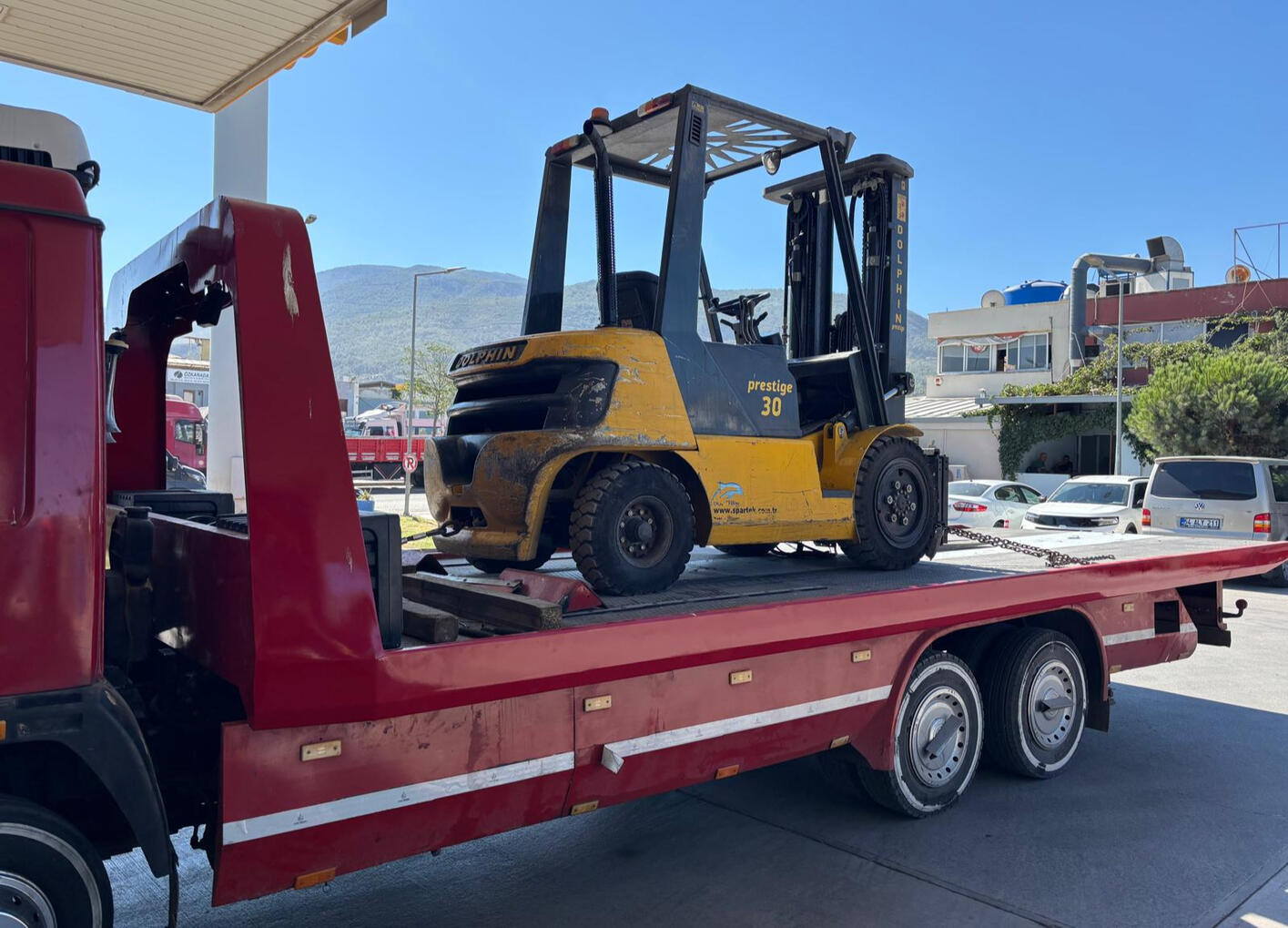 Görkemli Kurtarıcı ile İzmir'de iş makinesi taşıma hizmeti İzmir Bornova'da Görkemli Kurtarıcı oto kurtarma ve yol yardım aracı
