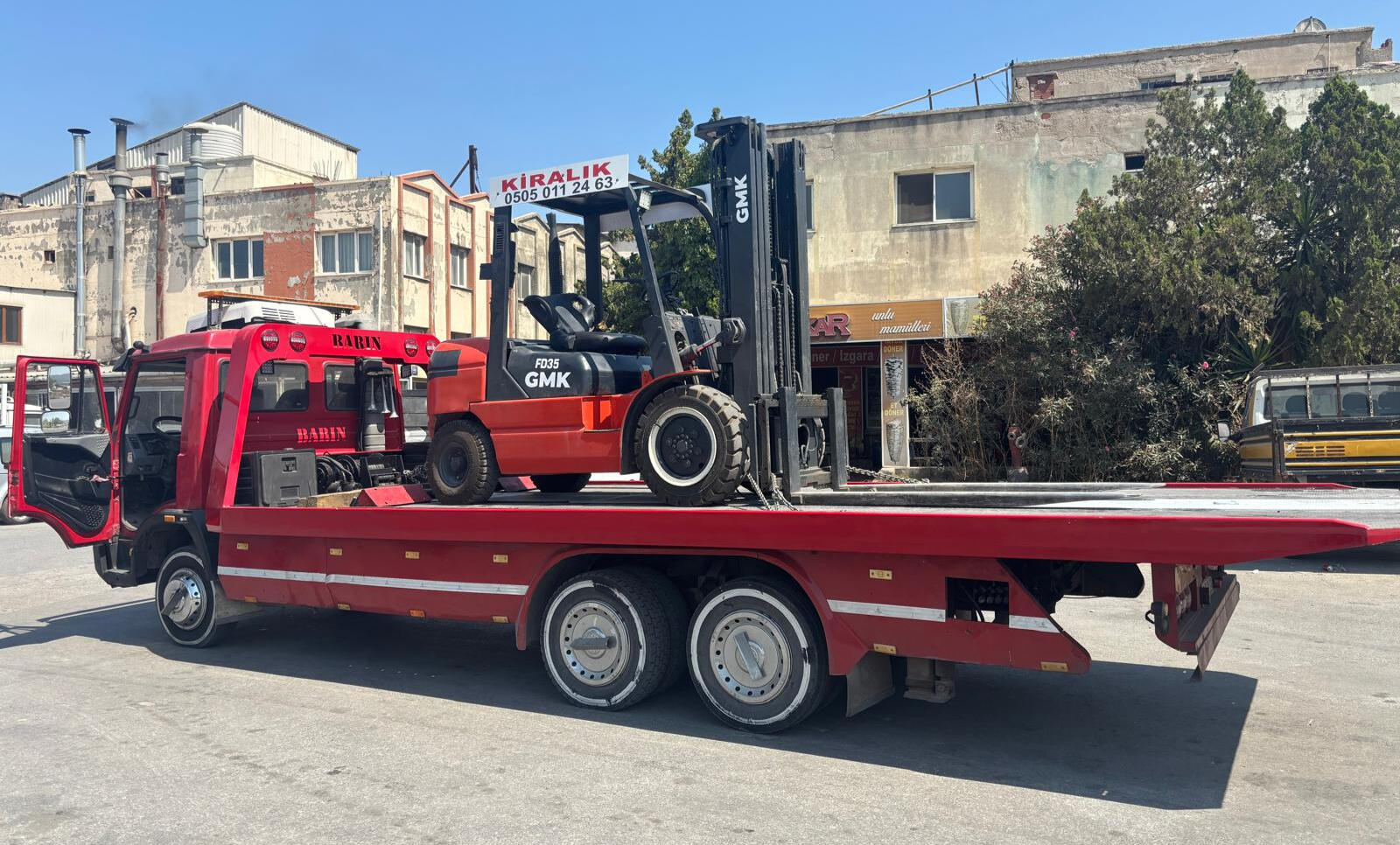 Görkemli Kurtarıcı ile İzmir'de iş makinesi taşıma hizmeti İzmir Bornova'da Görkemli Kurtarıcı oto kurtarma ve yol yardım aracı