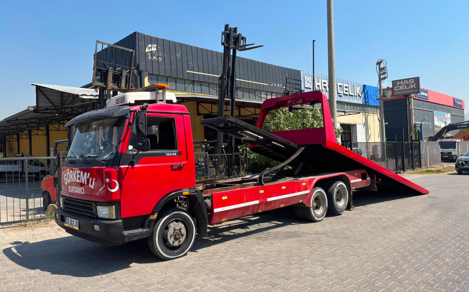 Görkemli Kurtarıcı ile İzmir'de iş makinesi taşıma hizmeti Görkemli Kurtarıcı ile İzmir'de araç taşıma hizmeti