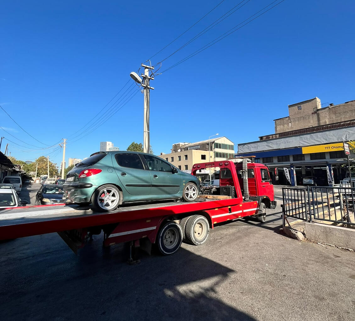 İzmir Bornova'da Görkemli Kurtarıcı oto kurtarma ve yol yardım aracı İzmir Bornova'da Görkemli Kurtarıcı oto kurtarma ve yol yardım aracı