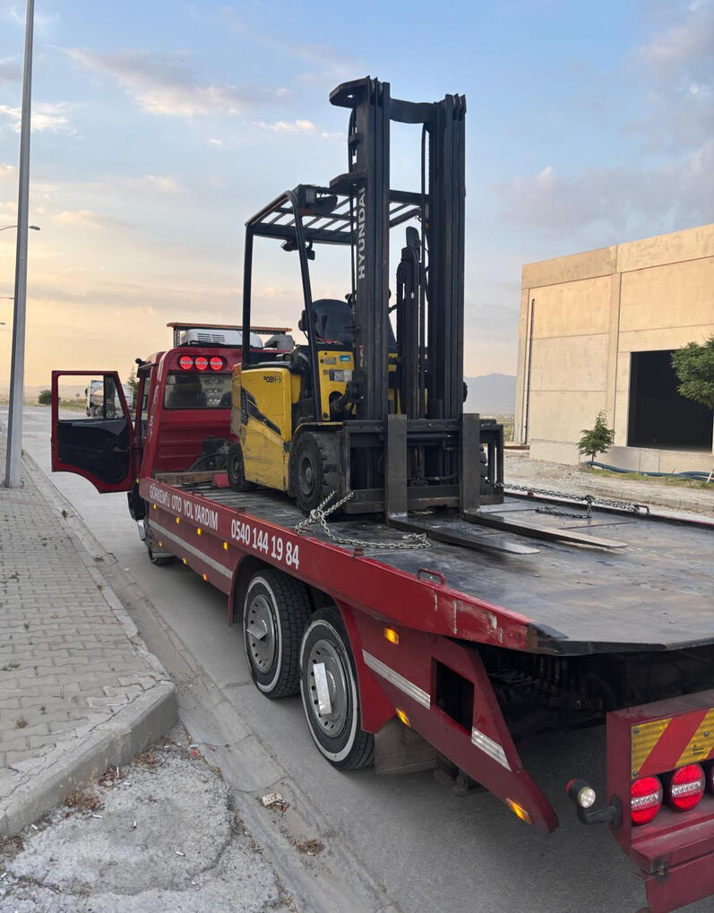 Oto kurtarma ve yol yardım İzmir Bornova'da Görkemli Kurtarıcı oto kurtarma ve yol yardım aracı