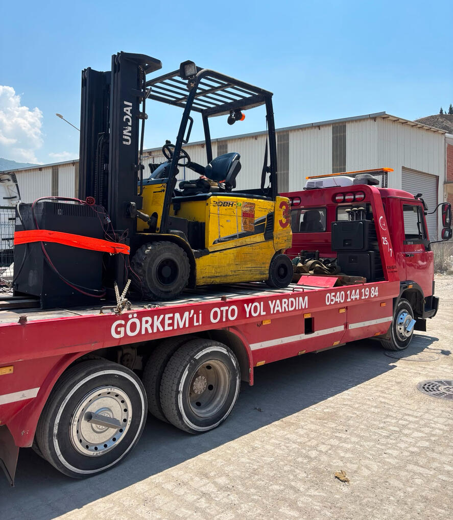 Oto kurtarma ve yol yardım İzmir Bornova'da Görkemli Kurtarıcı oto kurtarma ve yol yardım aracı